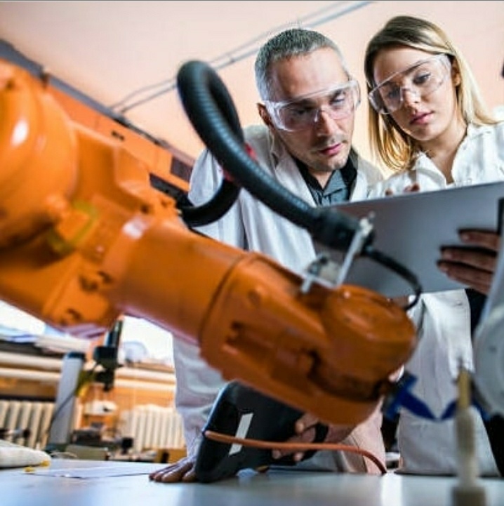 Нужно учиться перспективной профессии.