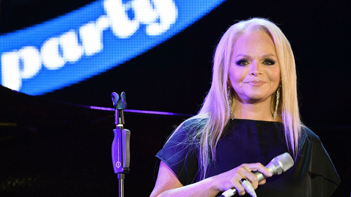 Лариса Долина