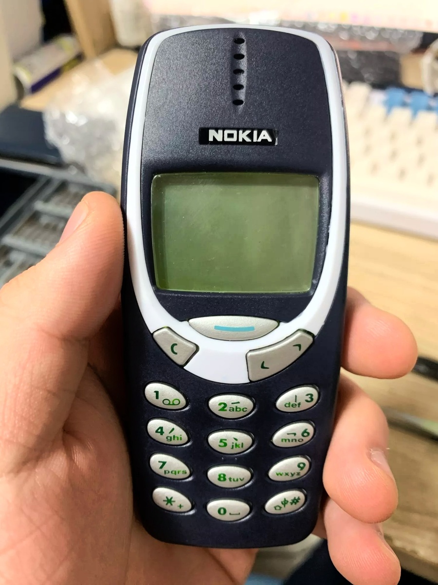 Легендарная Nokia 3310.
