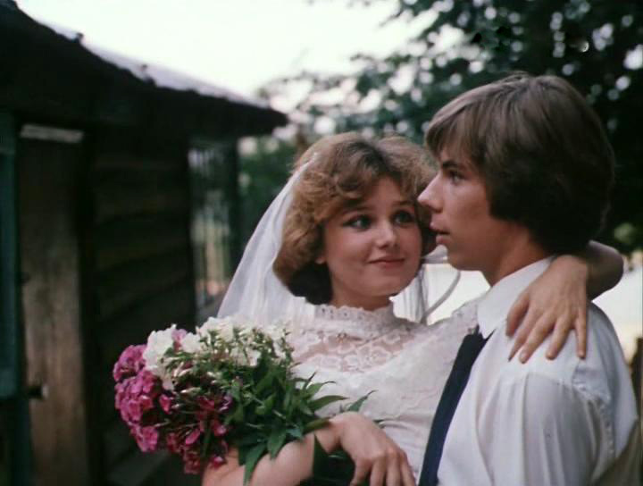 трава зелена фильм 1987 актёры. советско российские мелодрамы. старые фильмы про колхоз. мелодрамы про студентов. любовь и голуби 1984 кадры.
