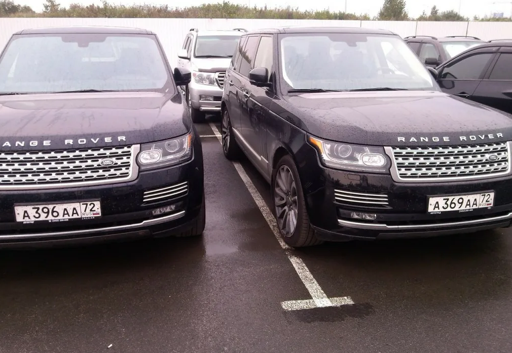 Могут ли быть одинаковые номера на машинах. Два ваз 2115 с одинаковыми номерами. Несколько автомобилей с номерами. Одинаковые гос номера. Могут ли быть одинаковые номера на машинах.