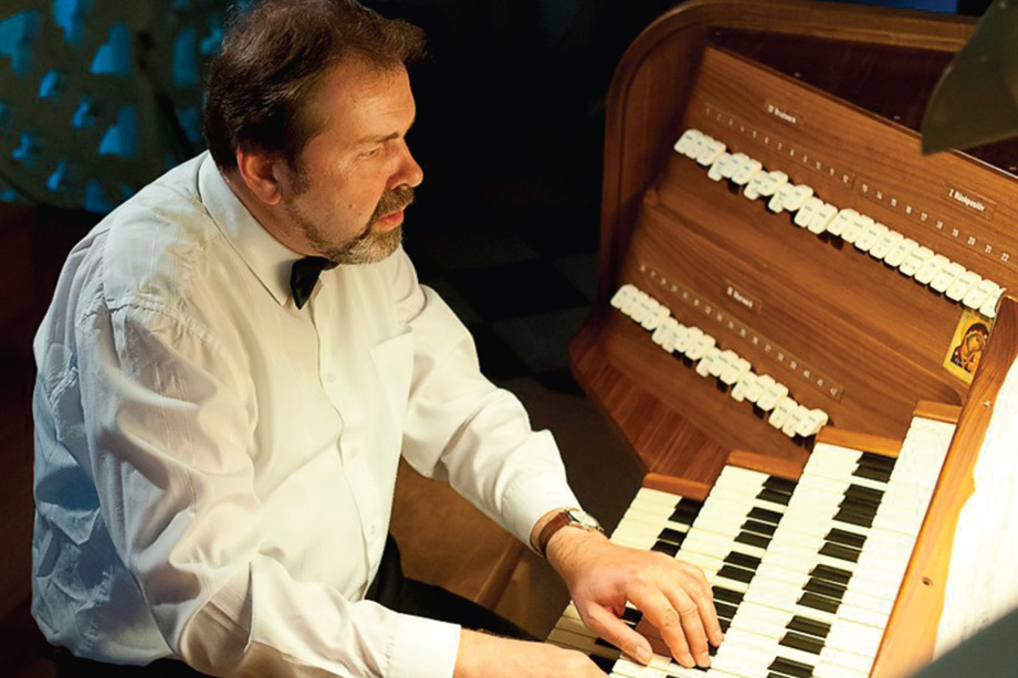 Паршин Алексей Александрович (органист) - Заслуженный артист России, заслуженный деятель искусств РФ, профессор.