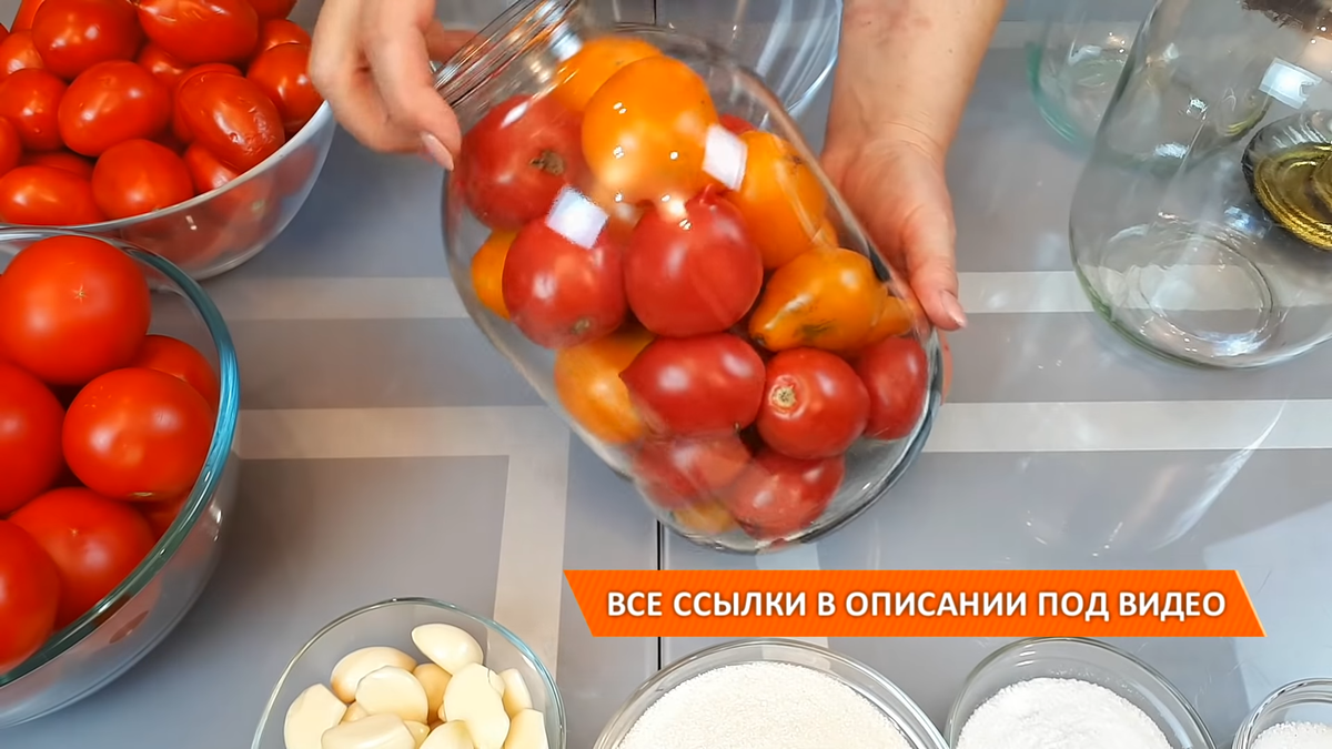 Маринованные помидоры с чесноком и лаврушкой