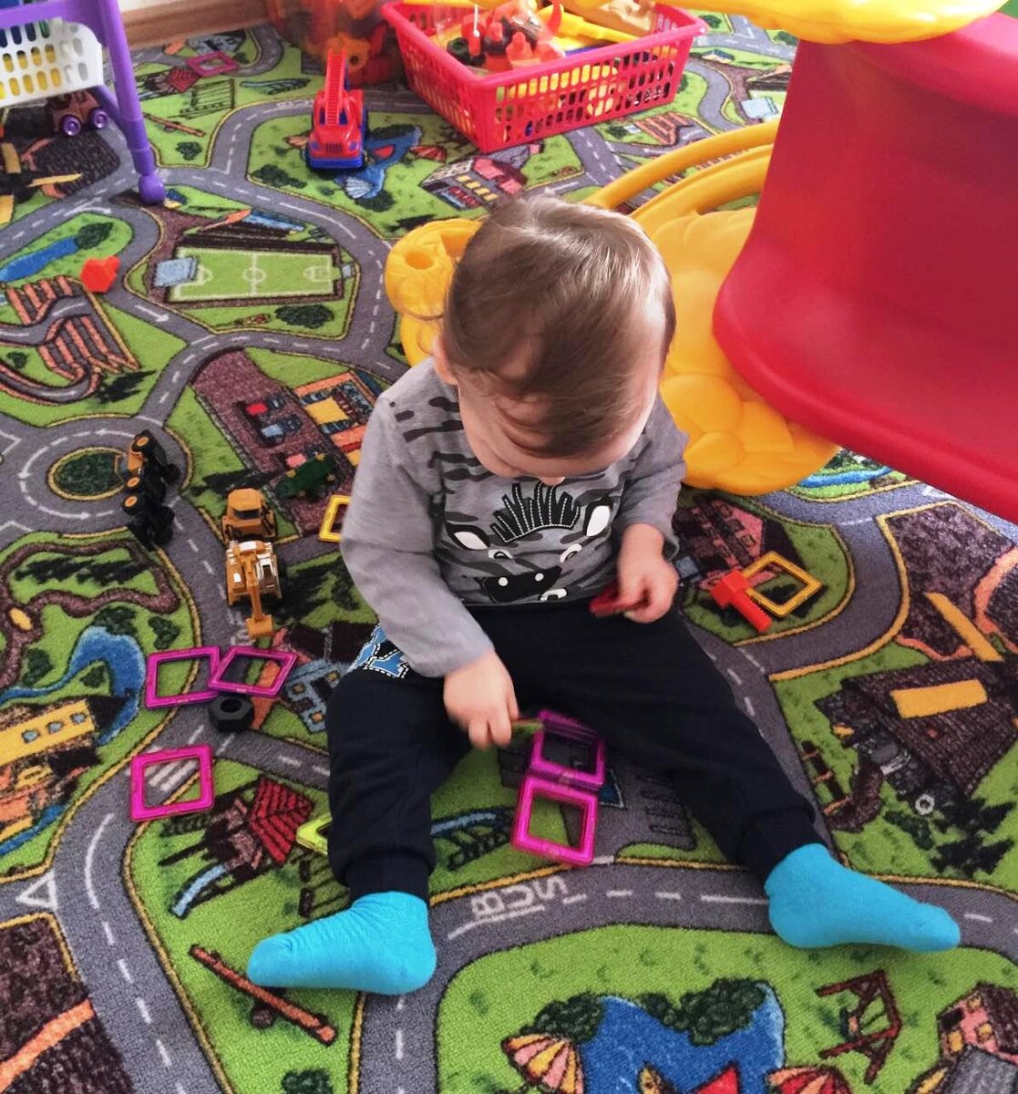 Каждый занят своим делом)