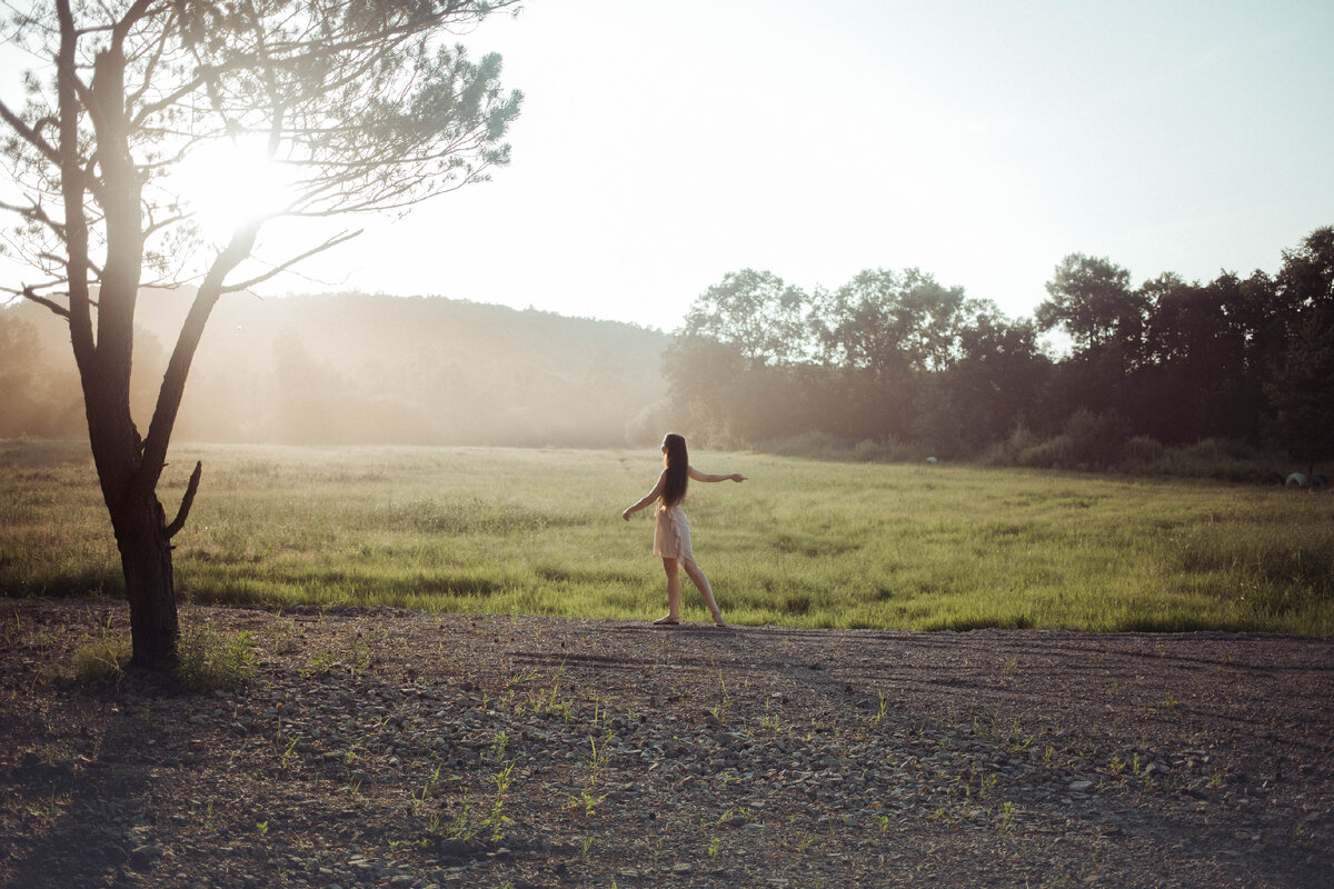 На фото художник слова Антонина Яхина (@antoninayakhina в Instagram). Автор фото фотограф Ольга Дудукалова (@dudukalovaolga в Instagram)