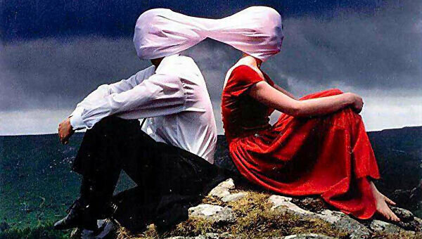 В качестве иллюстрации использовано фото обложки альбома британской группы Funeral for a Friend «Casually Dressed & Deep in Conversation»