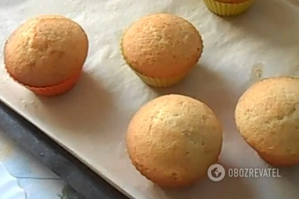 Вкусные кексы можно покрыть любой глазурью