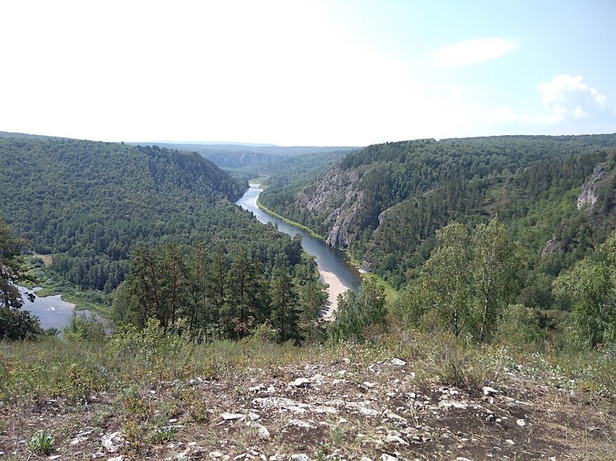 Вот такой вид открывается с горы.