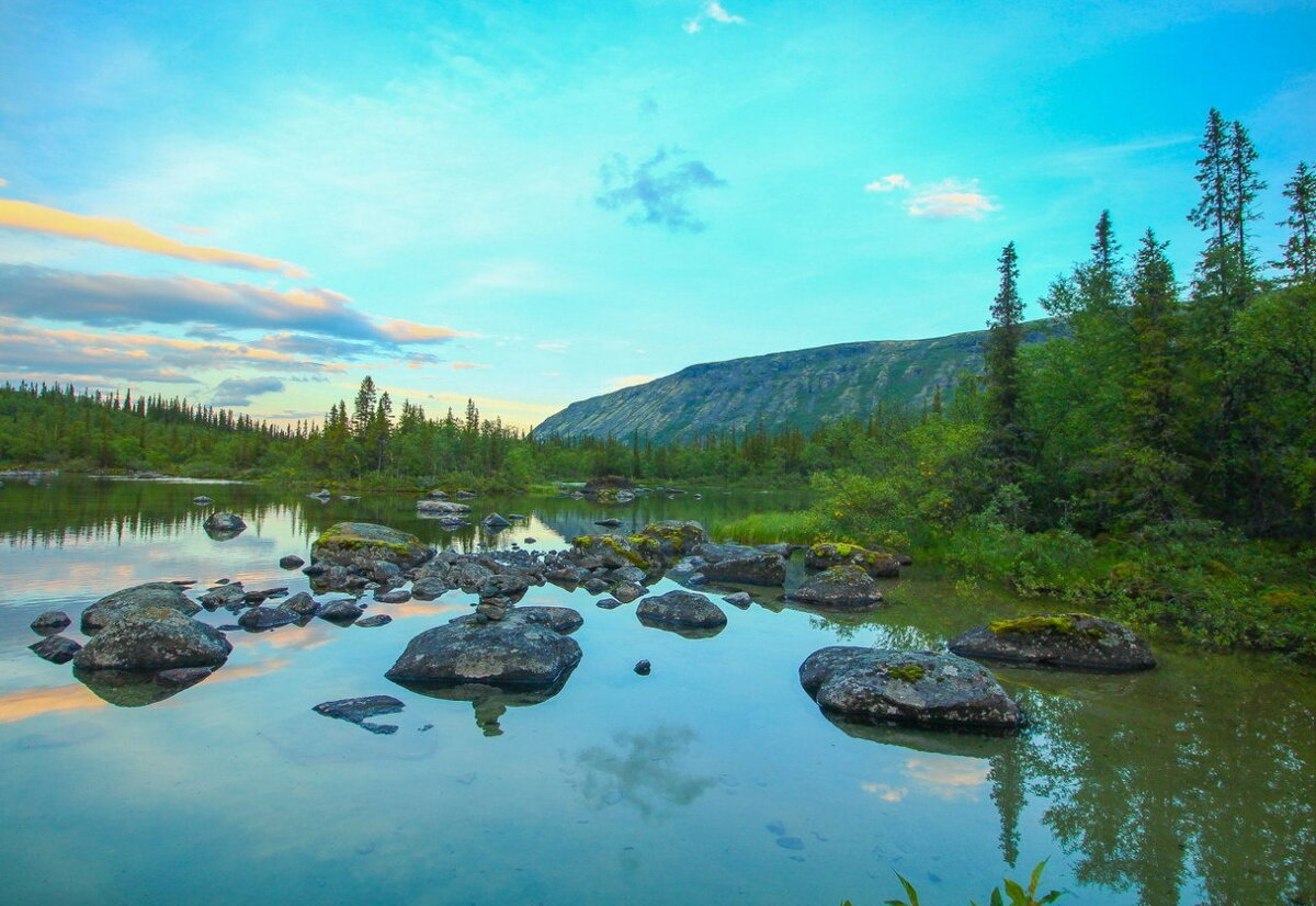 Сейдозеро - не только аномальная зона, но и прекрасное красивое место.
Источник: https://static.tildacdn.com/tild6635-3737-4462-b264-653332323434/QcN8rBCFdVo.jpg