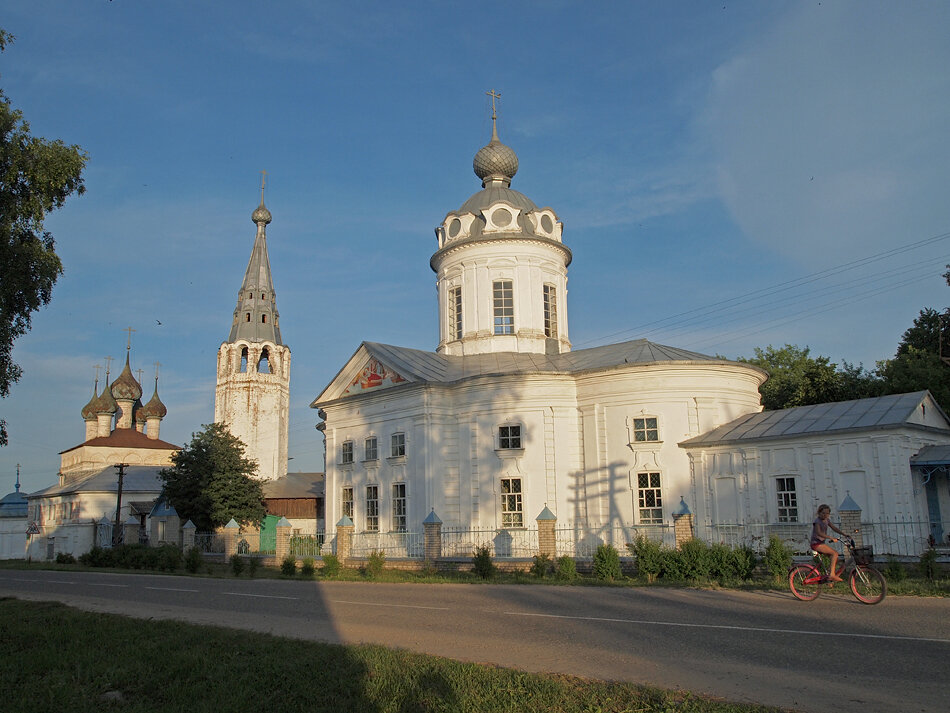 Храмовый комплекс церкви Рождества Пресвятой Богородицы и Троицы Живоначальной.