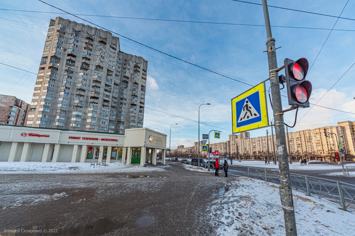 Для чего на самом деле были построены эти «дома на курьих ножках»? Яркий  пример советского брутализма в Санкт-Петербурге | НЕ ФОТОГРАФ | Дзен