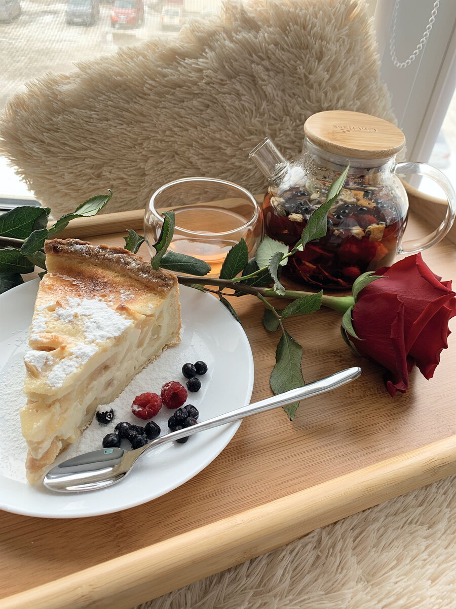 Много яблок и сливочно-сметанного крема 🥧