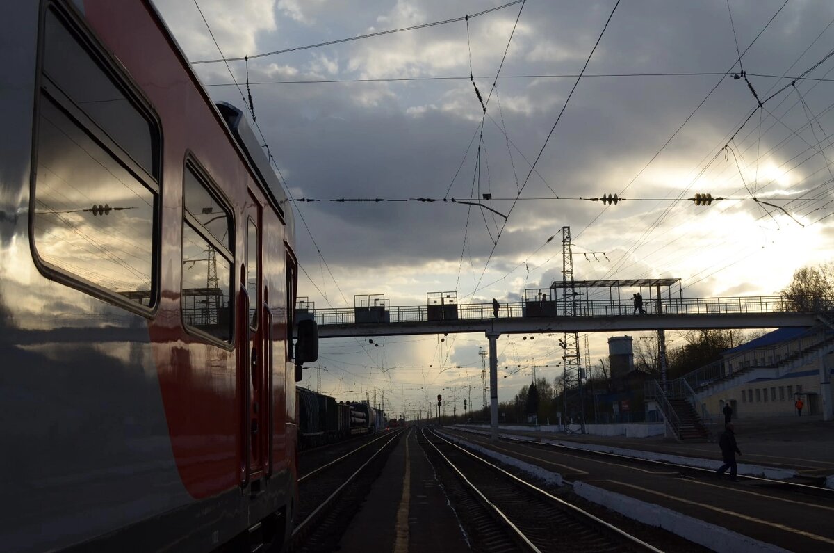 Прибыли на ст. Ковров-1. Вид в сторону Владимира.