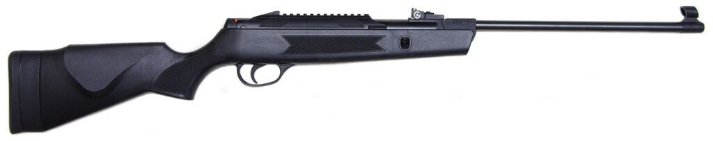 Пружинно-поршневая винтовка Hatsan Striker Alpha. Между прикладом и его затылком хорошо видна трёхсантиметровая несъёмная проставка, являющаяся единственным отличием ложи этой винтовки от ложи Striker Junior