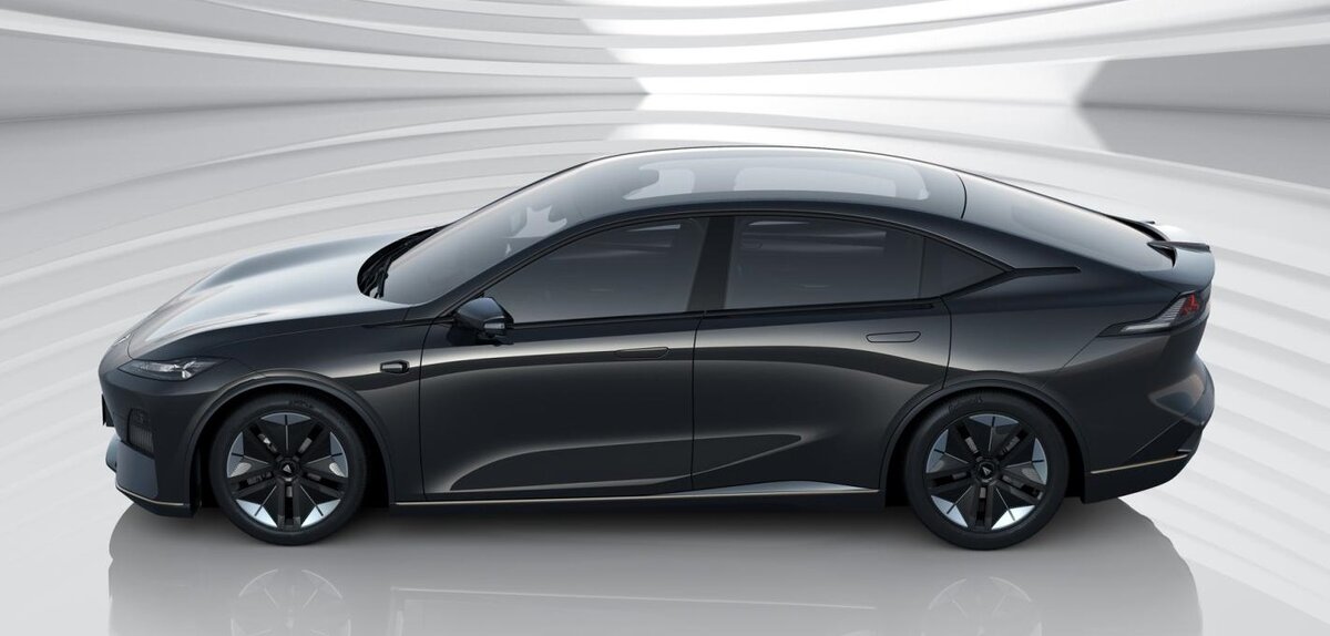 На фото: Официальное изображение седана Changan SL03 (Shenlan)