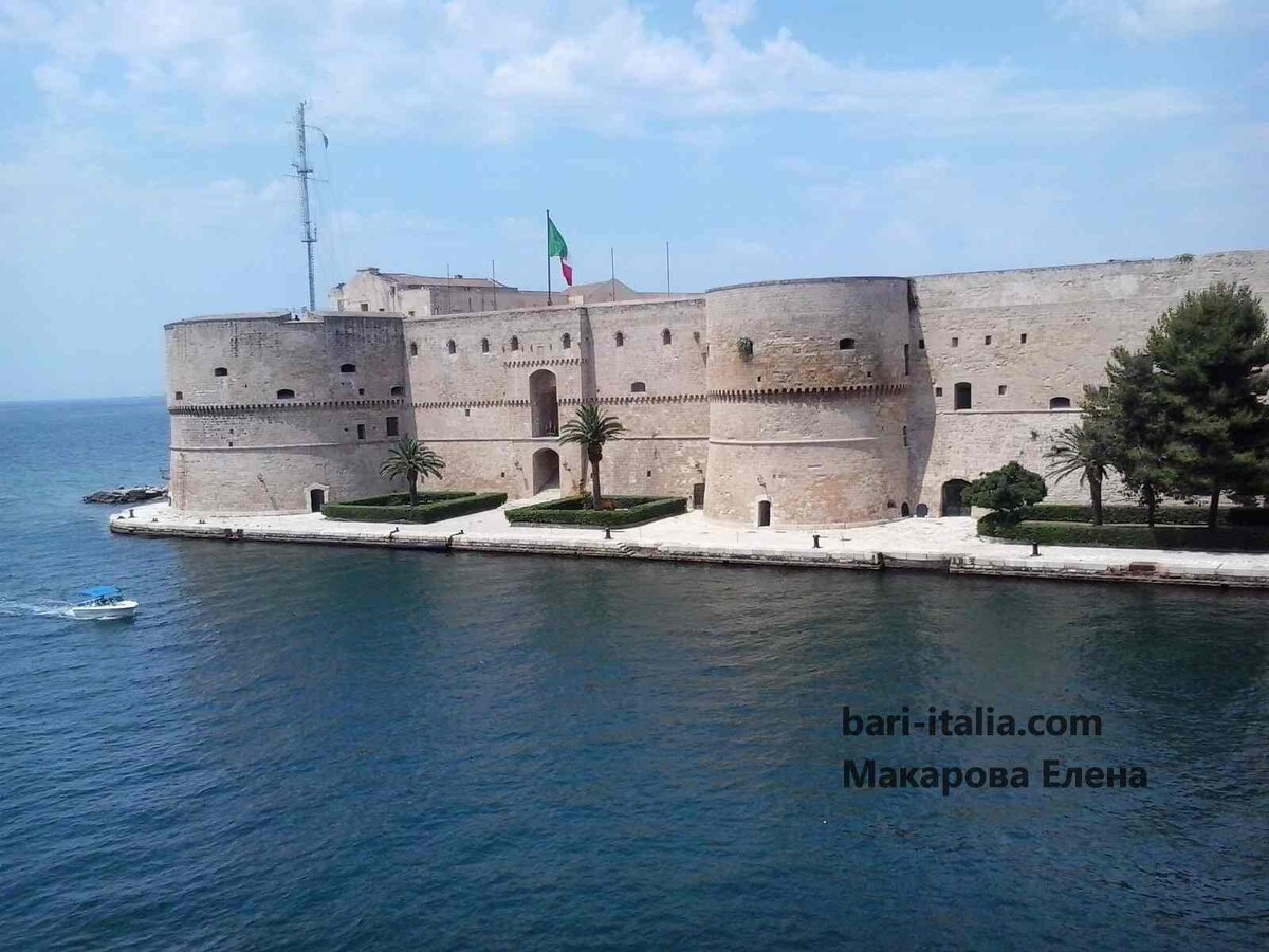 Арагонский замок в Таранто.