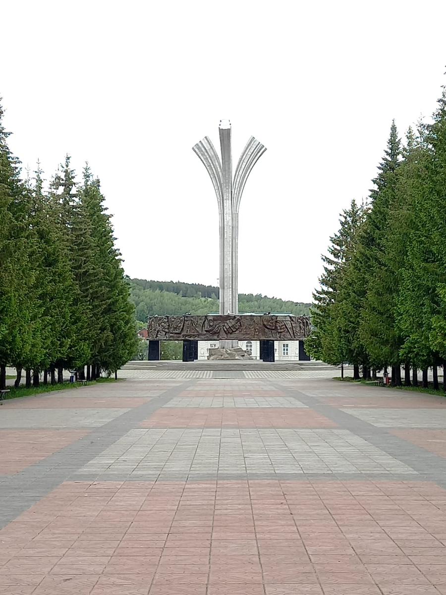 Лениногорск, монумент нефтяникам