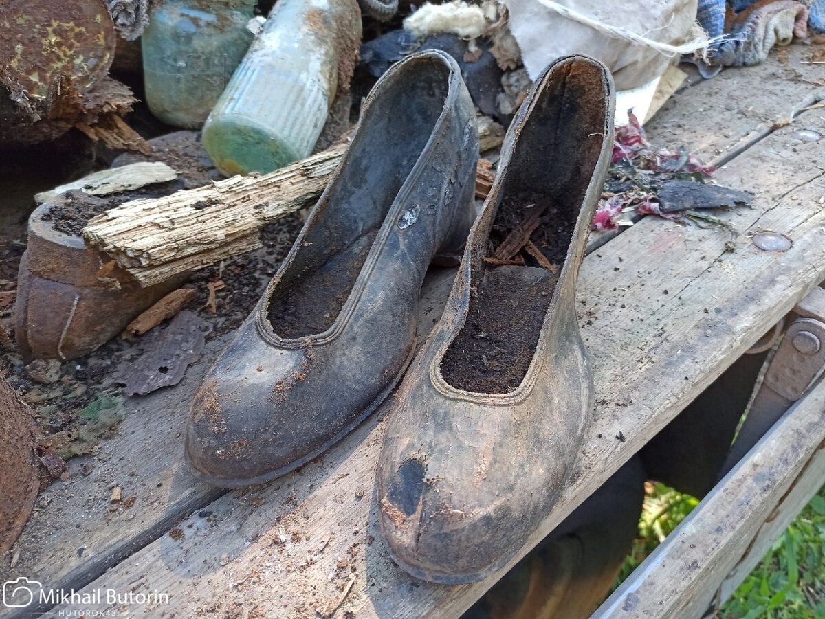 Это всё мы нашли в пристрое у дома прадеда, когда разбирали завалы |  Вятский Хутор | Дзен