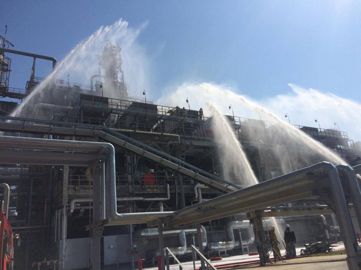 пожар на нефтезаводе новошахтинск. ао роснефть рязанская нефтеперерабатывающая компания. дроны на нпз. нпз беспилотник. нпз рязань беспилотник.