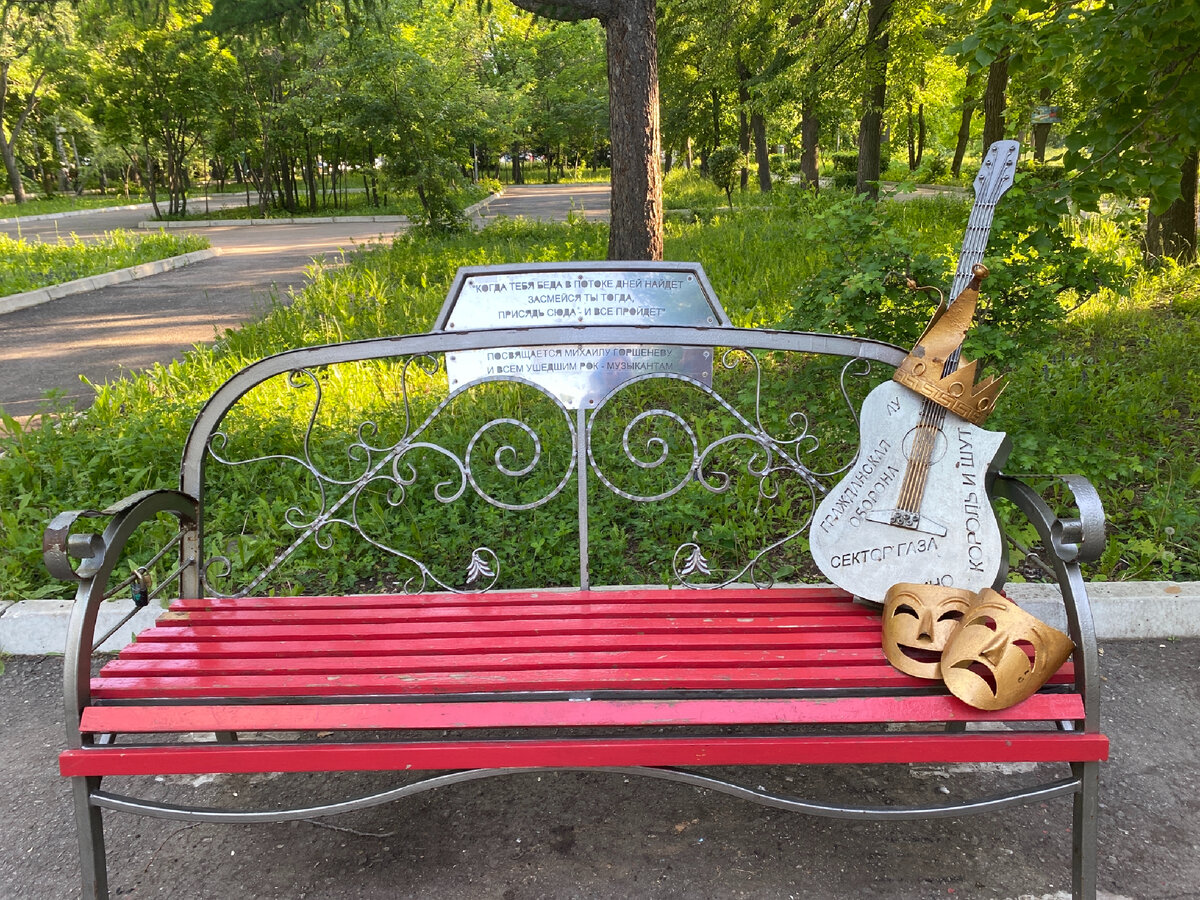 Фото автора. Так грустно смотрится эта одинокая гитара… 