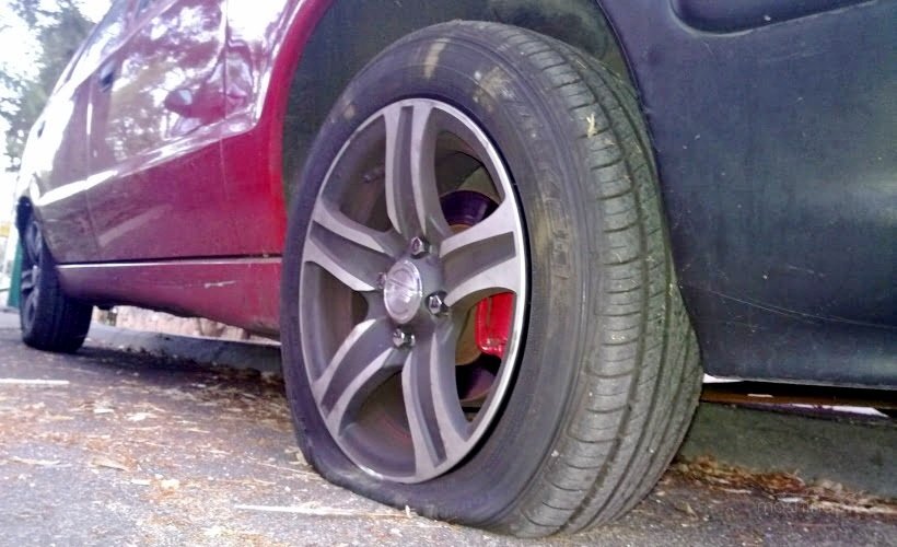 Проколотое колесо