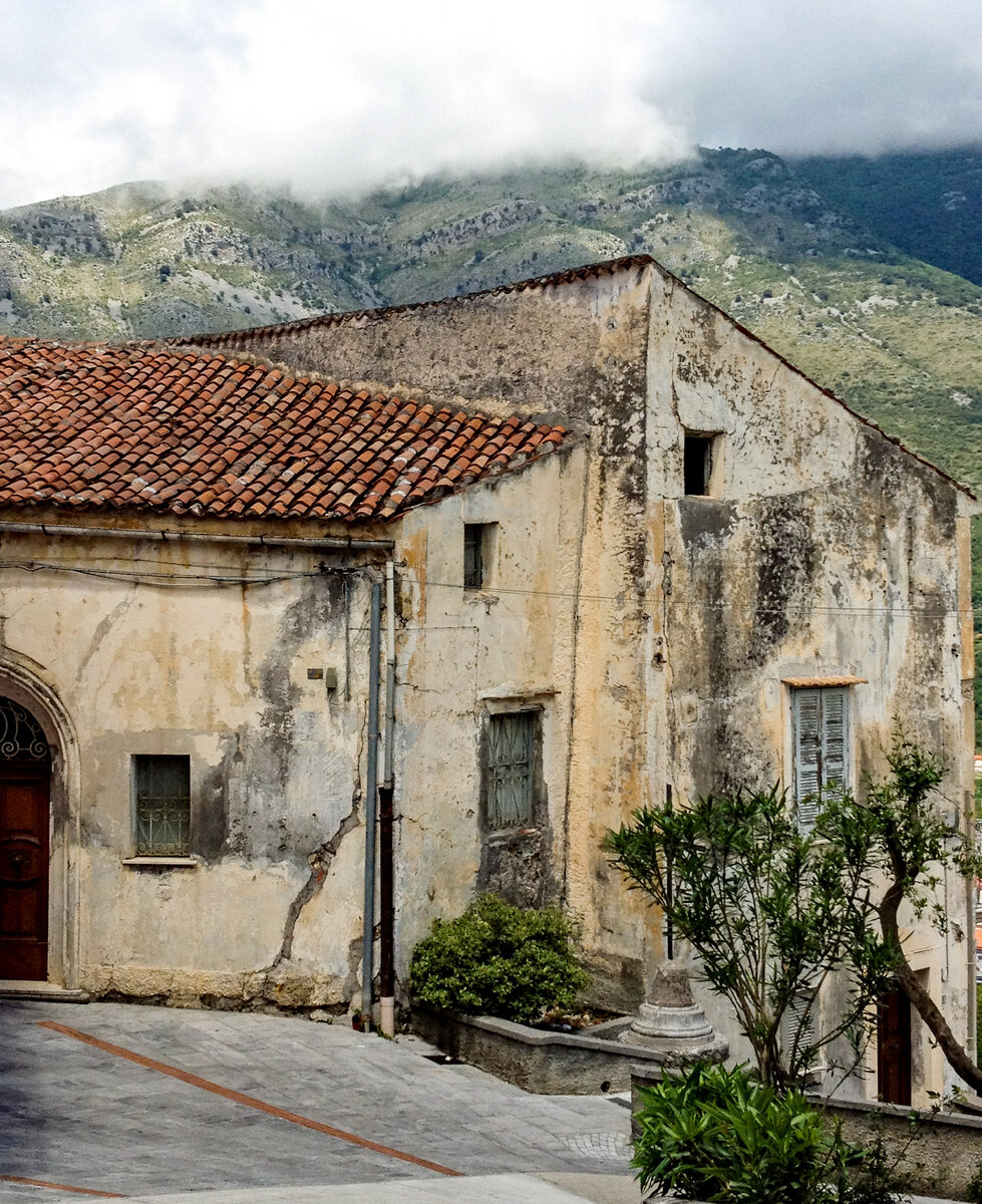 https://get.pxhere.com/photo/house-town-building-village-cottage-italy-property-farmhouse-basilicata-estate-old-houses-rural-area-typical-borgo-typical-houses-maratea-1383686.jpg