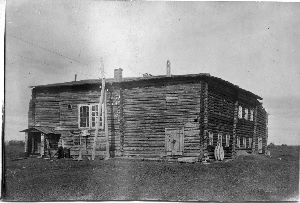 Так выглядели первые электростанции. Коми, Ижемский район, село Ижма.
1931 г.