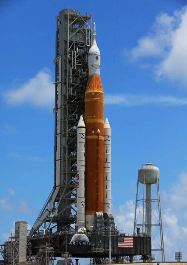  Ракета-носитель "SLS" и КК "Орион" 30 июня 2022 года во время предварительных предстартовых испытаний, фото NASA