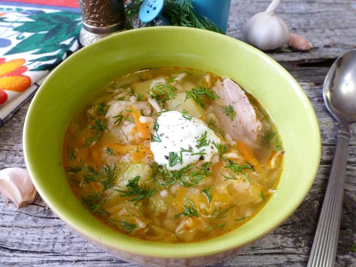Рисовый суп с капустой и фаршем. Постный рисовый суп картинки. Рисовый суп на овощном бульоне с добавлением болгарского перцаэ.