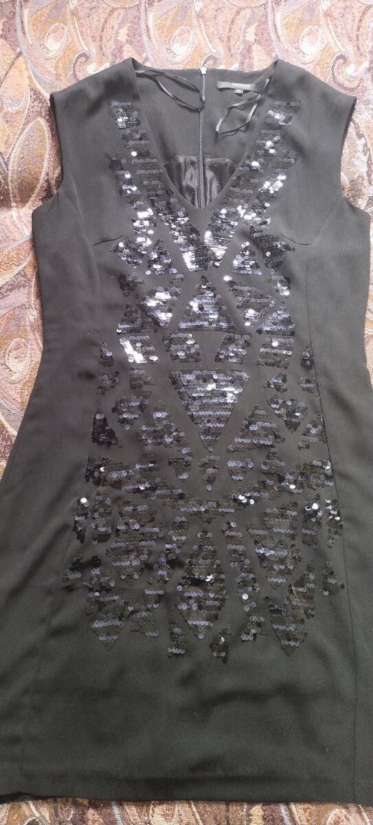 Шикарное платье. Но надоело уже.