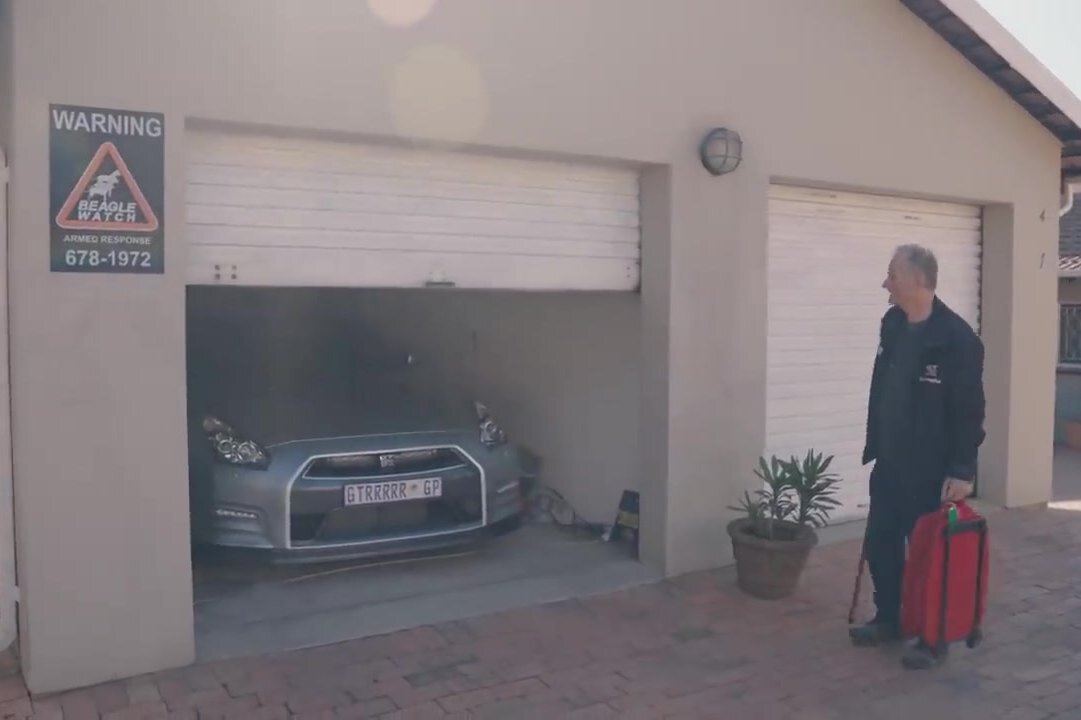     75-летний африканец купил заряженный Nissan GT-R и разогнался до 350 км/ч. Кто повторит?