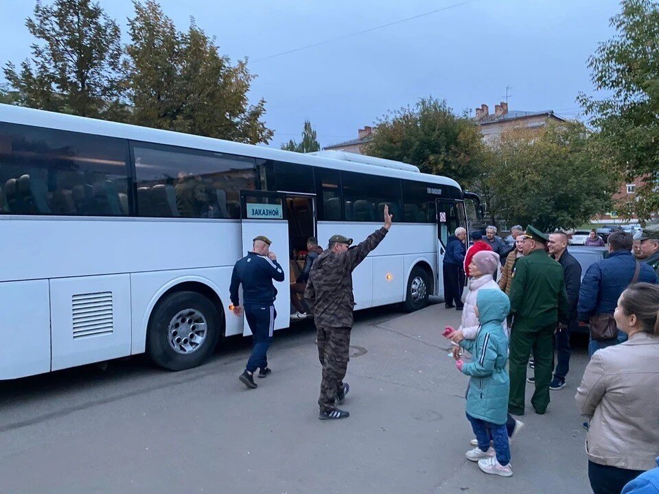     Первые 10 резервистов из Удмуртии выехали на переподготовку в рамках частичной мобилизации. Фото: пресс-служба главы и правительства Удмуртии