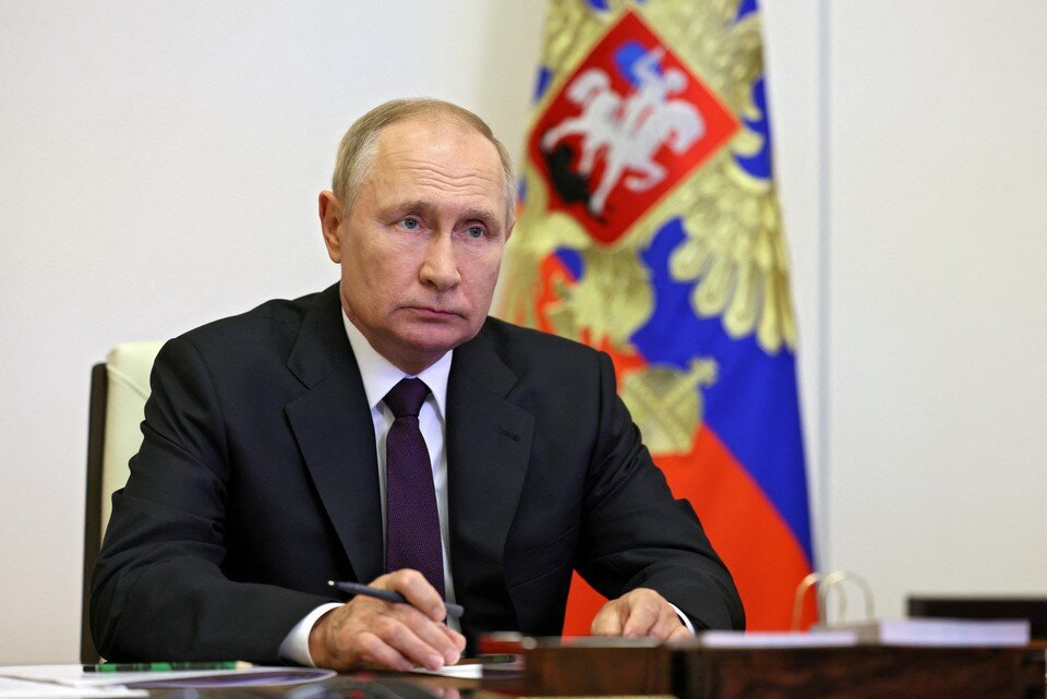     Путин подписал указы о признании Херсонской области и Запорожской области независимыми территориями  REUTERS