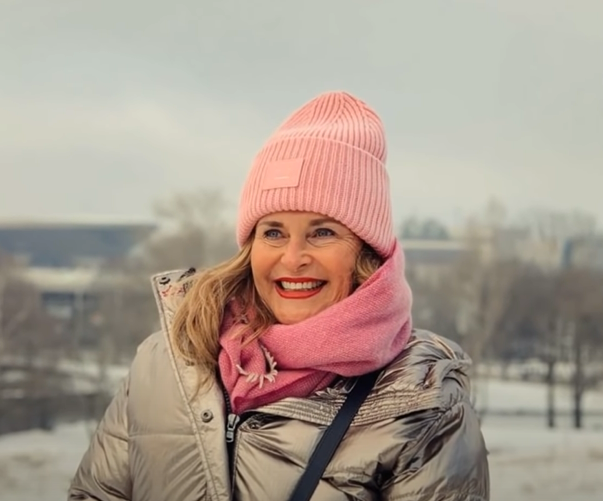 Собрала стильные советы по подбору правильной шапки для женщин старше 50