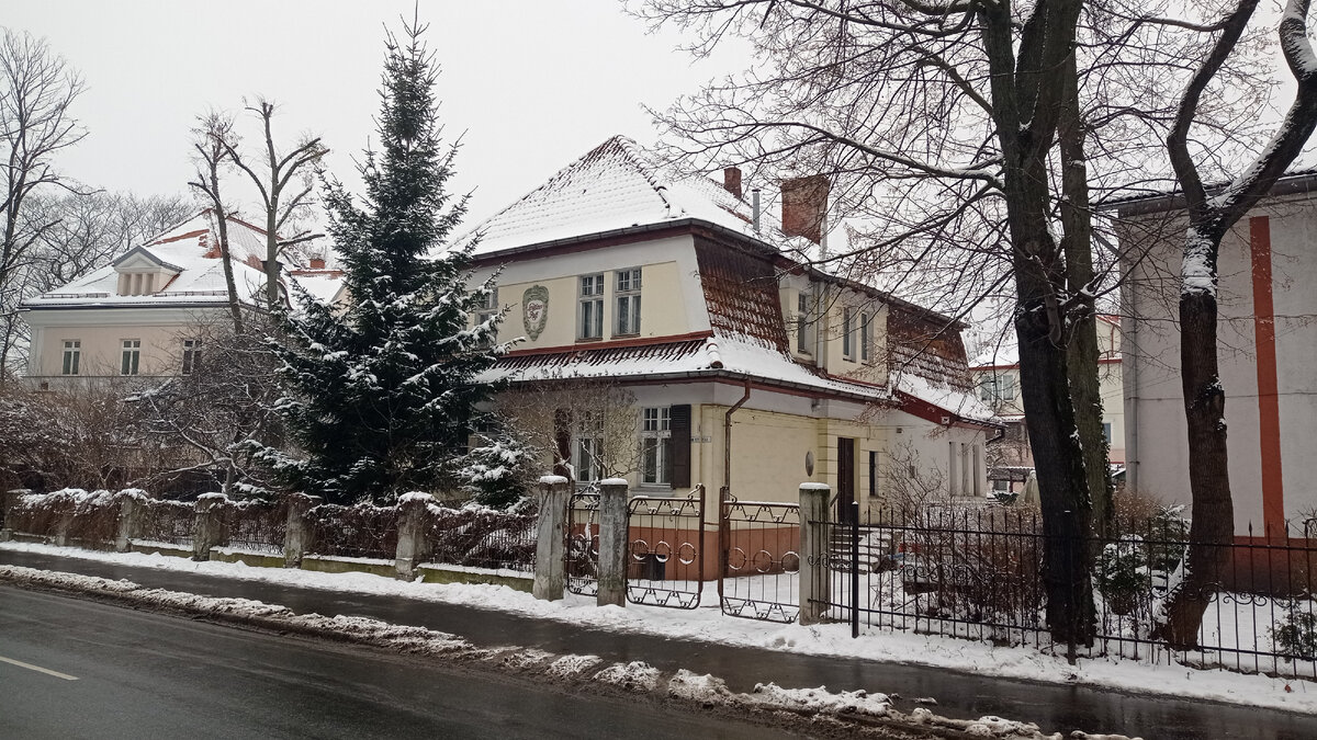 Вилла Ландхаус Рут (1905-1910) или Сельский дом Рут. В настоящее время это жилой дом.