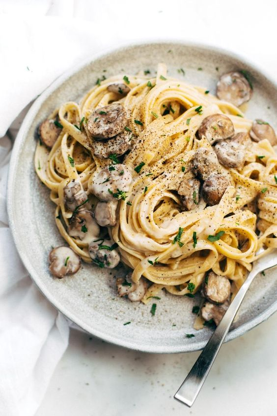 Делимся самым вкусным рецептом традиционной итальянской пасты, которая заставит ваших домашних просить добавку, а гостей положить им с собой.
