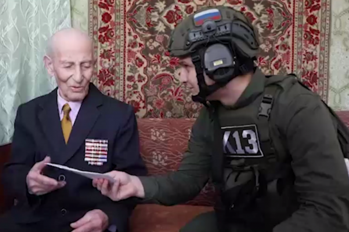    В Мариуполе сыновья Рамзана Кадырова подарили деньги 103-летнему ветерану