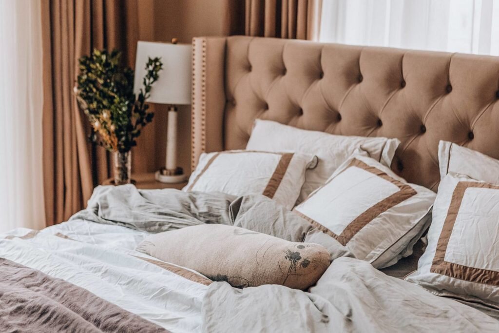 Перепланировка старого фонда. Элегантный классический интерьер квартиры с высокими потолками