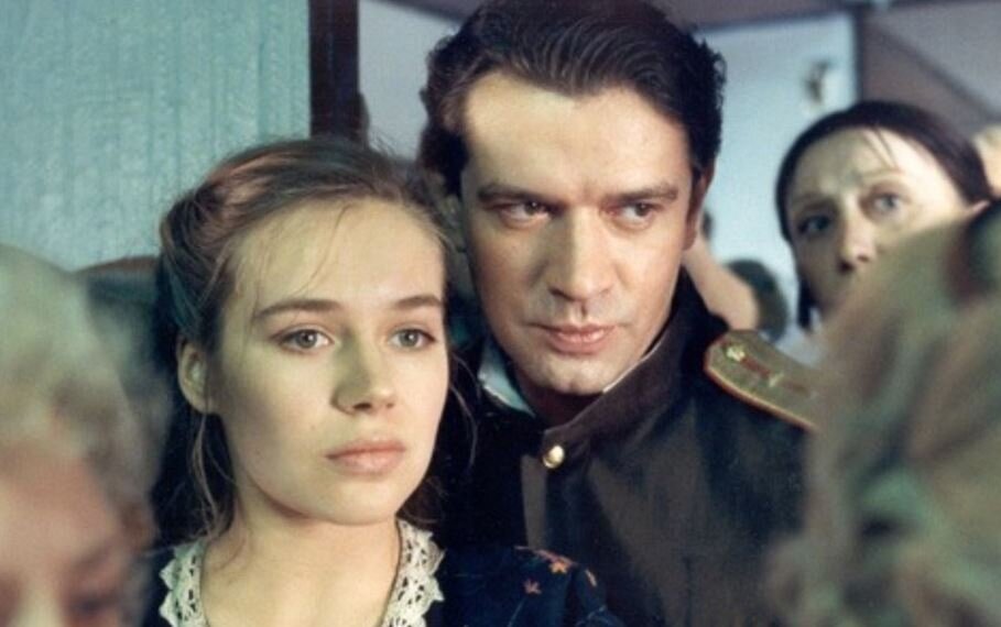 Кадр из фильма «Вор». Екатерина Редникова в роли Кати и Владимир Машков в роли Толяна