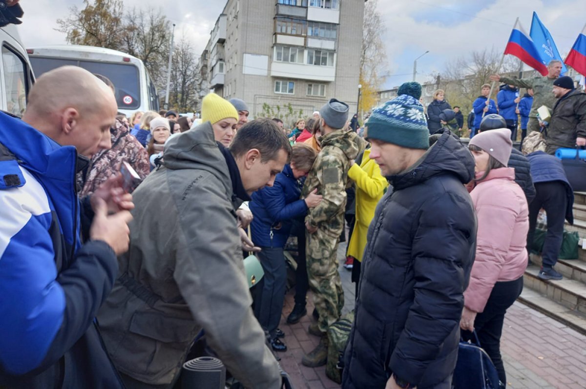    «Мама, так надо!» Нижегородская область провожает мобилизованных