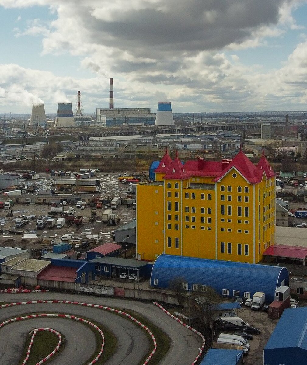 Обухово уфа. Желтый дворец в Обухово. Желтый дворец в Санкт-Петербурге Обухово. Желтый дом в Обухово. Желтый дом в Обухово с башнями.