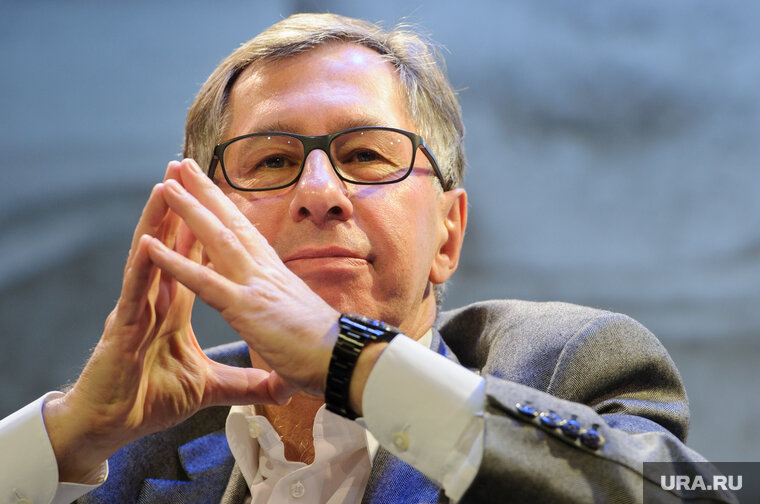    Власти Британии разрешили Петру Авену снять почти 400 тысяч фунтов со своих счетов, чтобы расплатиться с долгами