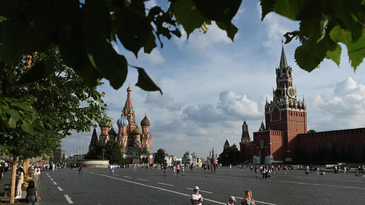    Люди на Красной площади в Москве© РИА Новости / Максим Блинов