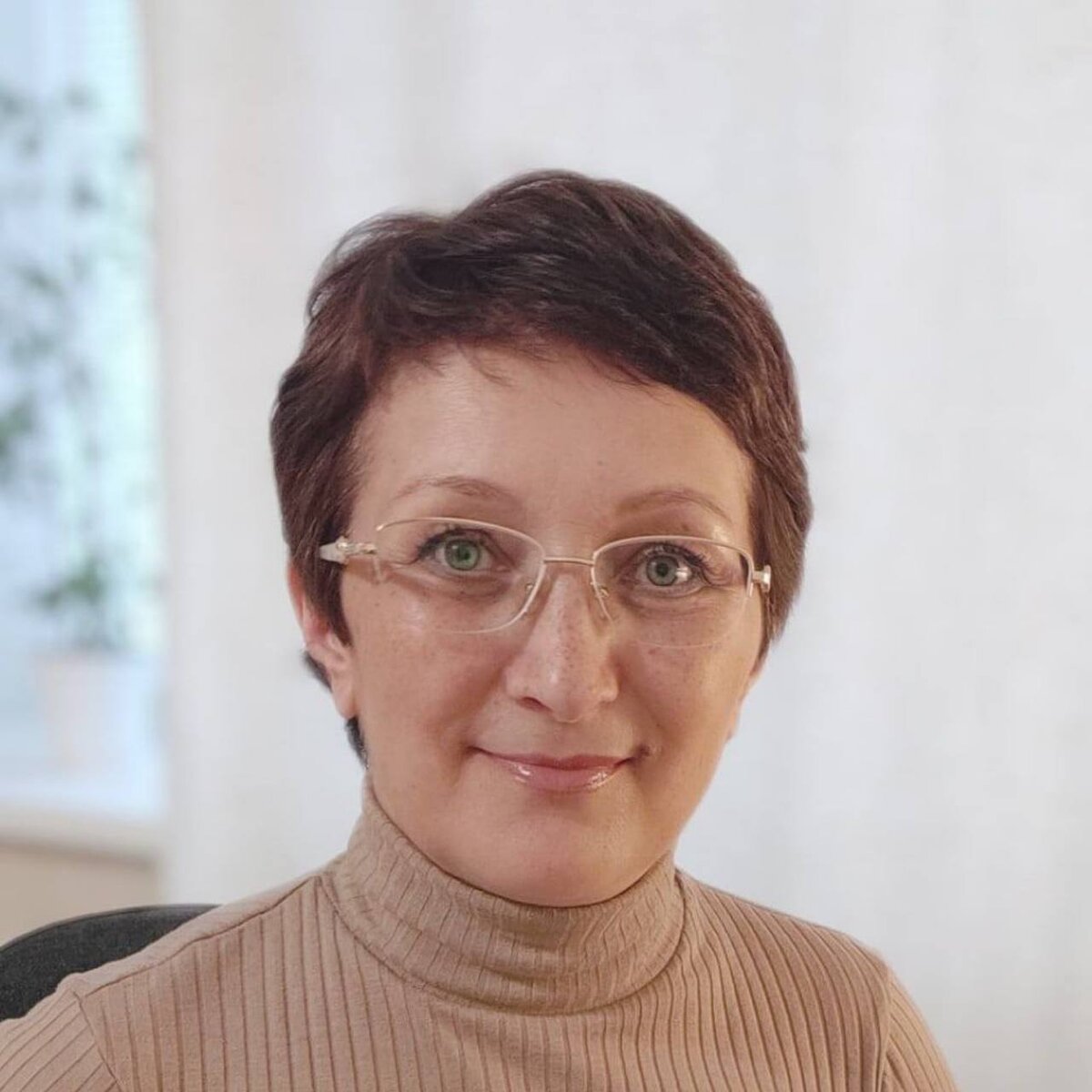 Прежде чем прийти на мой курс, Елена прошла обучение по 1С. Остальную информацию она пыталась изучать в интернете – пробовала читать Налоговый Кодекс, но было сложно разобраться во всём самой. Как говорит Елена, у неё была каша в голове