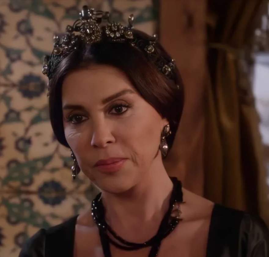 Не важно кому не умеет отказывать человек, если отказывать он не умеет. 