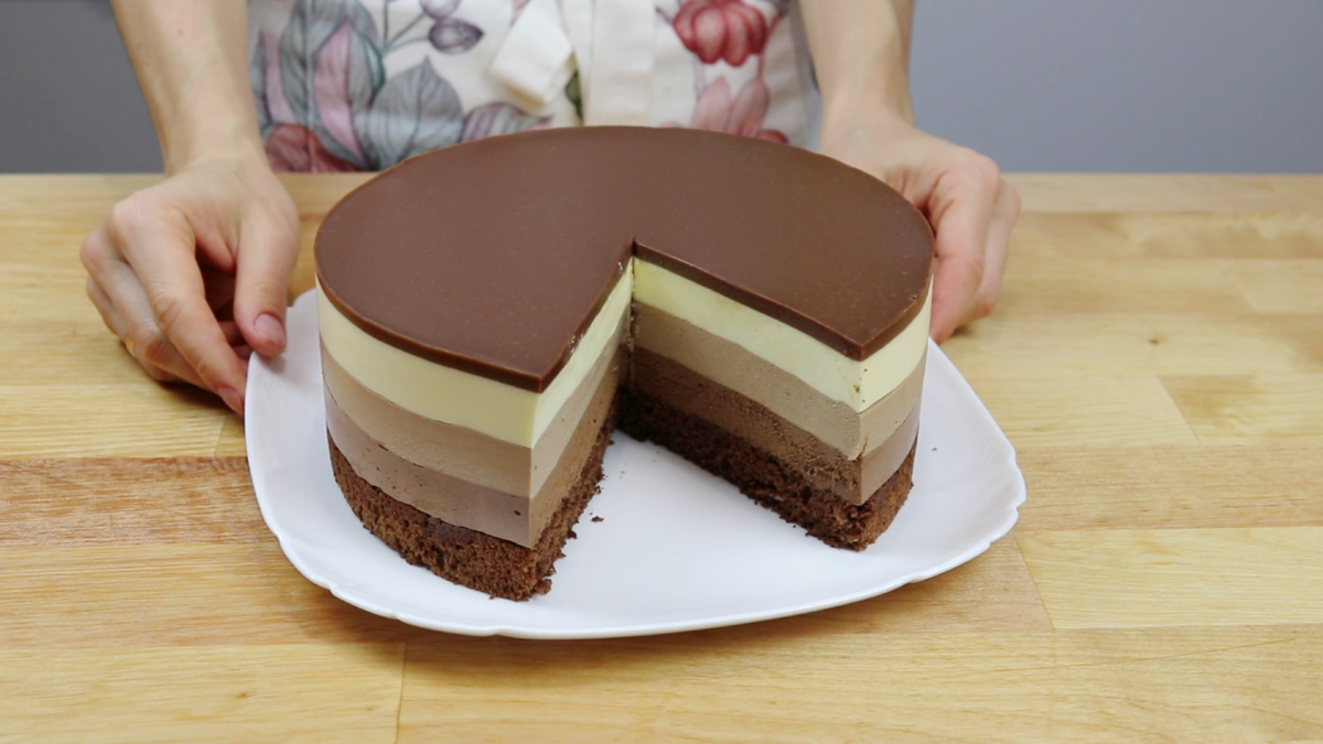 Три шоколада шобутинской. Торт «три шоколада». Торт 3 шоколада. Нарезной торт три шоколада. Торт три шоколада розовый.
