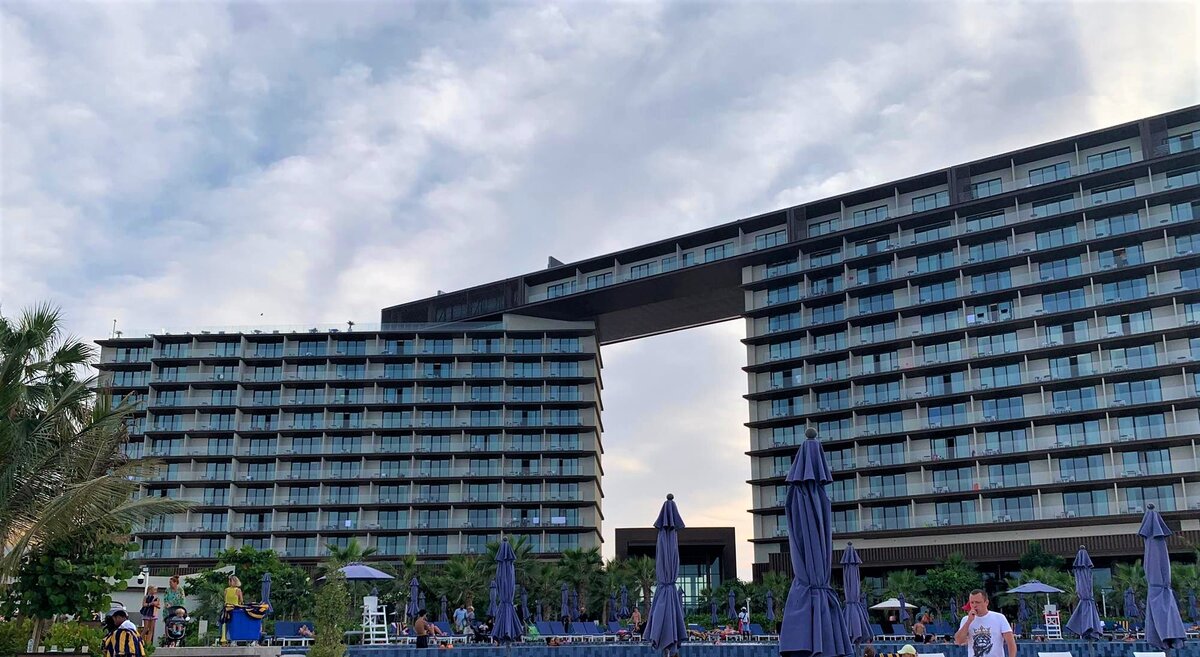 Отель Mövenpick Resort на острове Al Marjan