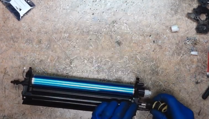 Фото 120. Укладываем провода и устанавливаем разъем