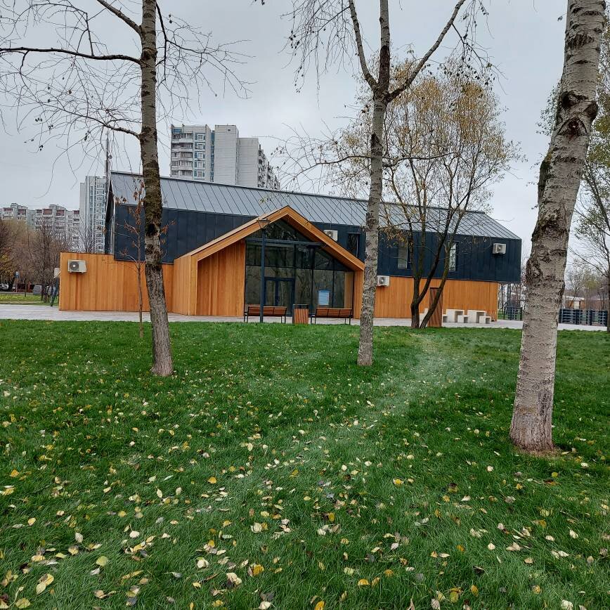 Какой-то павильон без опознавательных знаков