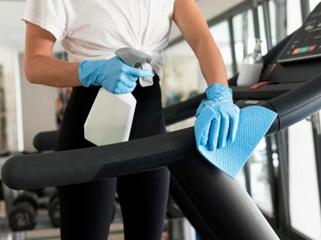 Вам нужно чистить оборудование для домашнего спортзала чаще, чем «никогда»